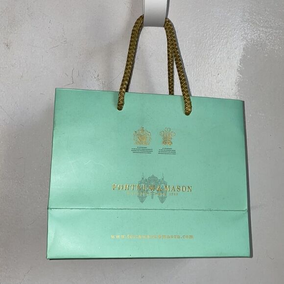 FORTNUM & MASON Paper Shopping Bag - Picture 3 of 3
